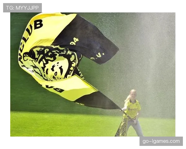 通讯：一座小城的足球梦，弗罗西诺内提前两轮保级成功后的全城狂欢